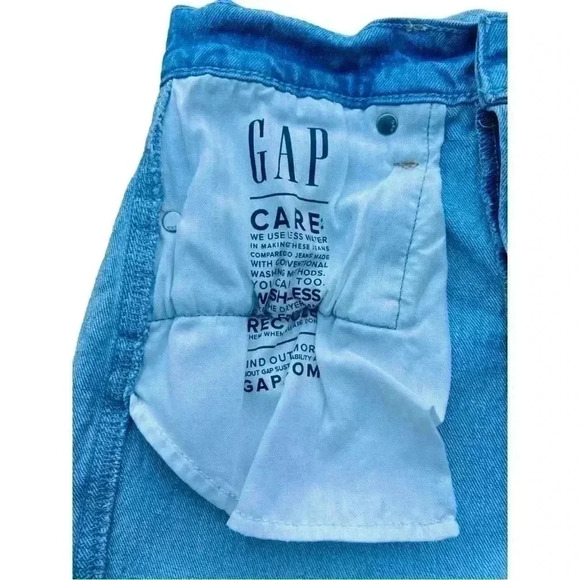 Women’s Gap Cheeky Shorts High Rise Distressed •Size 6•Light Wash•Botton Fly• - Picture 8 of 11